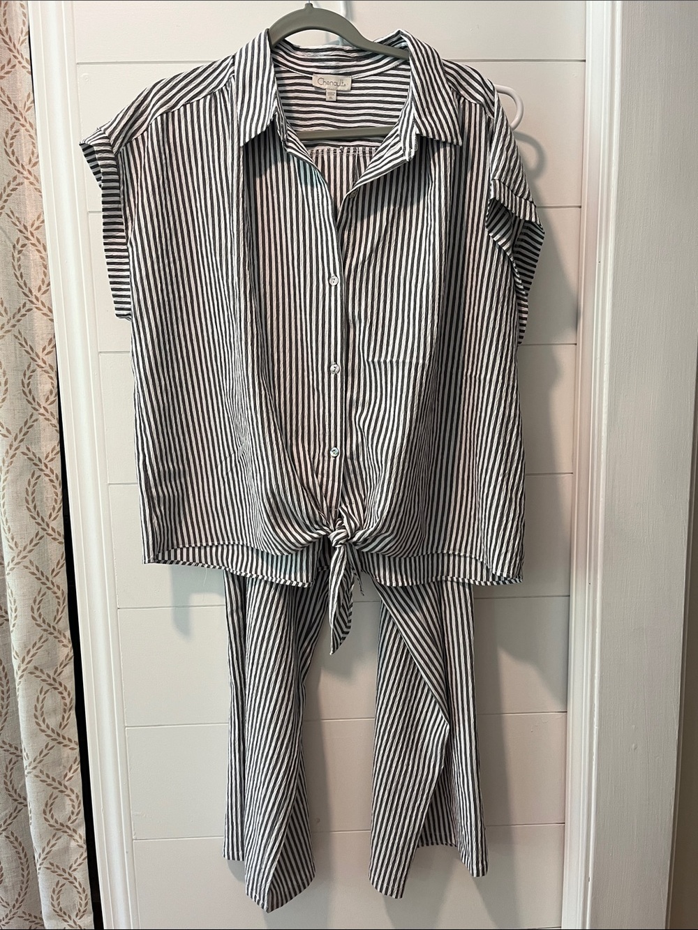 Striped Tie-Front 2 piece set - Charcoal grey & White
